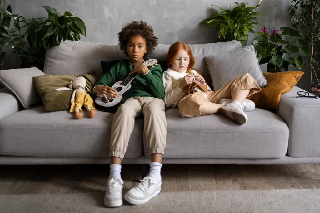 Salón con niños: claves para evitar manchas, suciedad y alérgenos
